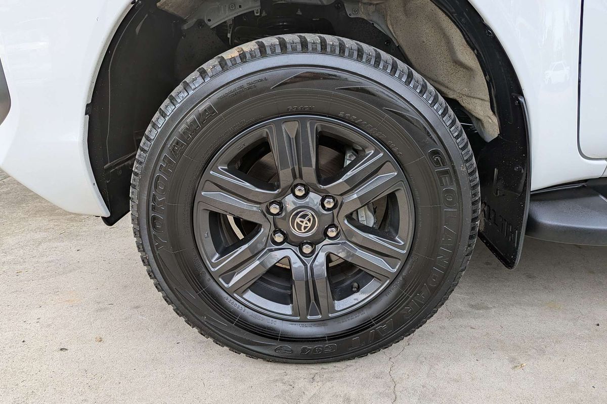 2024 Toyota Hilux SR GUN126R 4X4