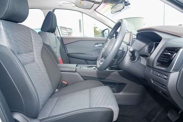 2024 Nissan X-TRAIL ST T33
