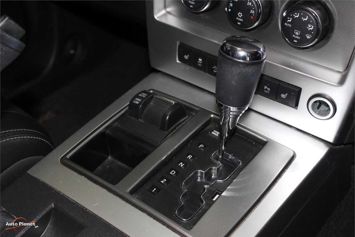 2010 Jeep CHEROKEE LIMITED (4x4) KK