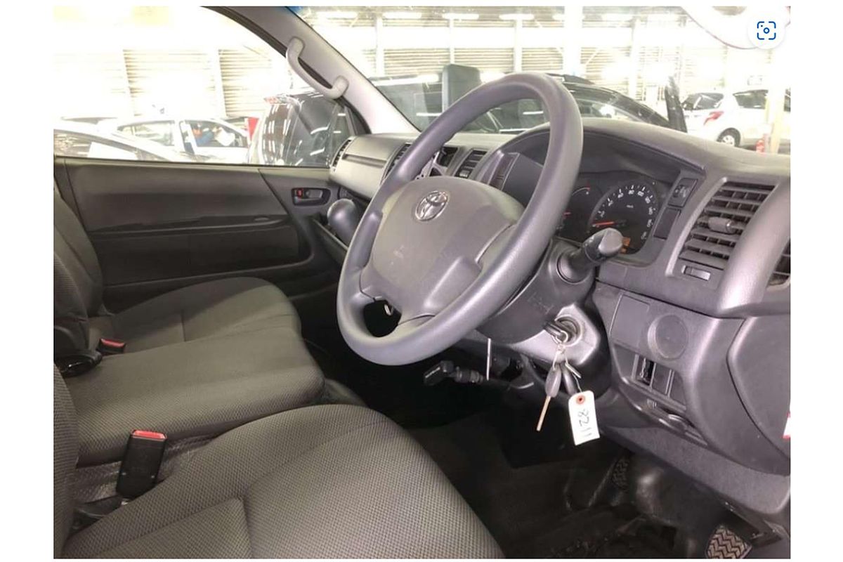 2015 Toyota Hiace DX High Roof 4WD