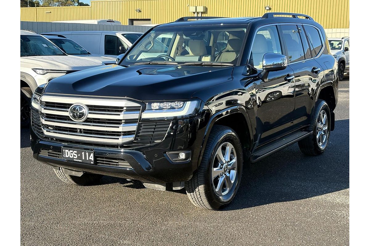 2024 Toyota Landcruiser Sahara FJA300R