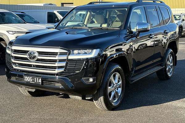 2024 Toyota Landcruiser Sahara FJA300R