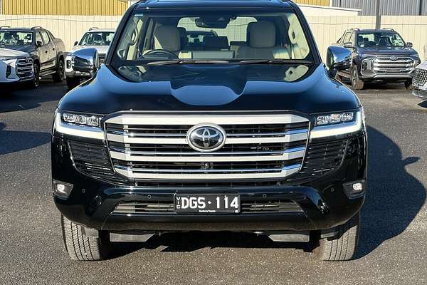 2024 Toyota Landcruiser Sahara FJA300R