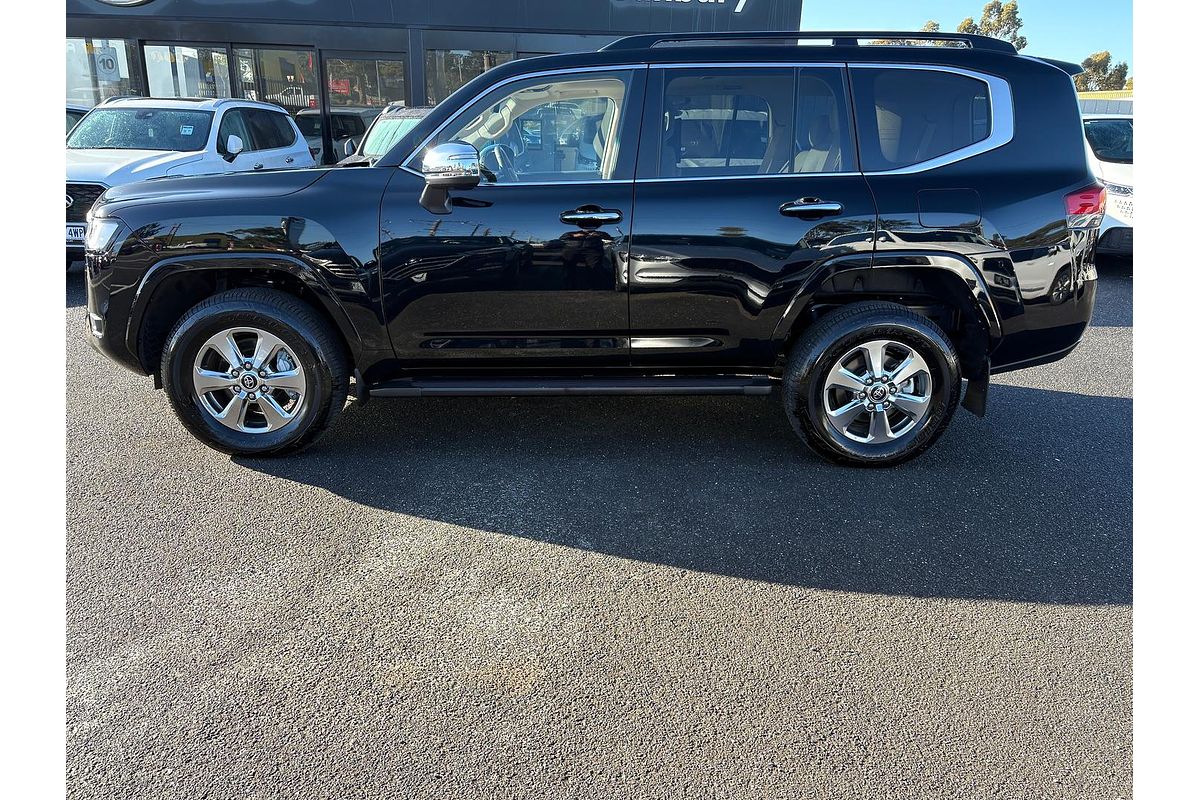 2024 Toyota Landcruiser Sahara FJA300R