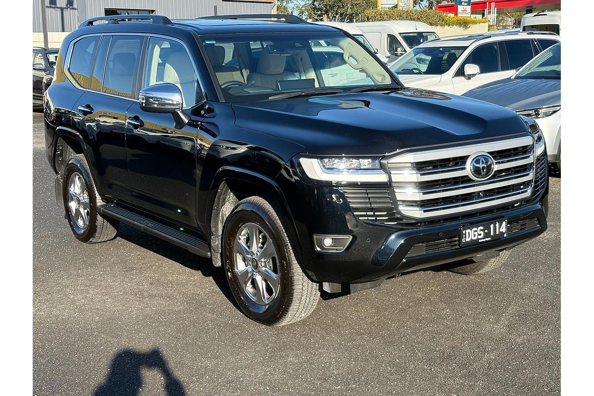2024 Toyota Landcruiser Sahara FJA300R