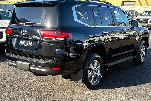 2024 Toyota Landcruiser Sahara FJA300R