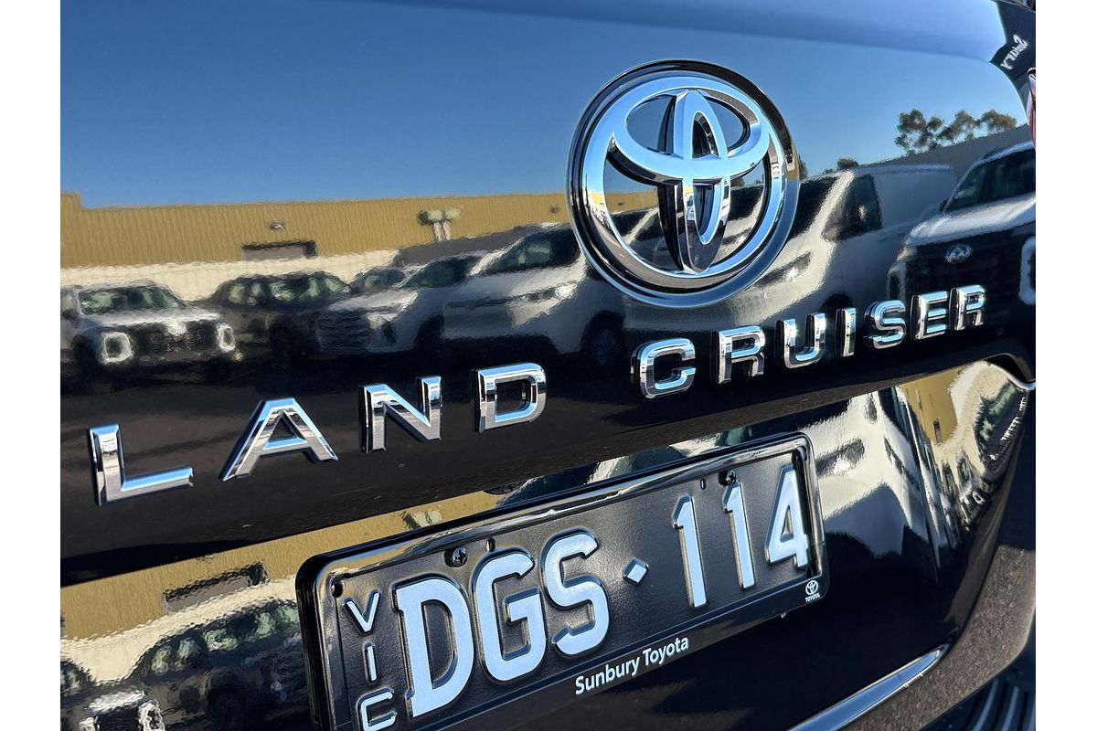 2024 Toyota Landcruiser Sahara FJA300R