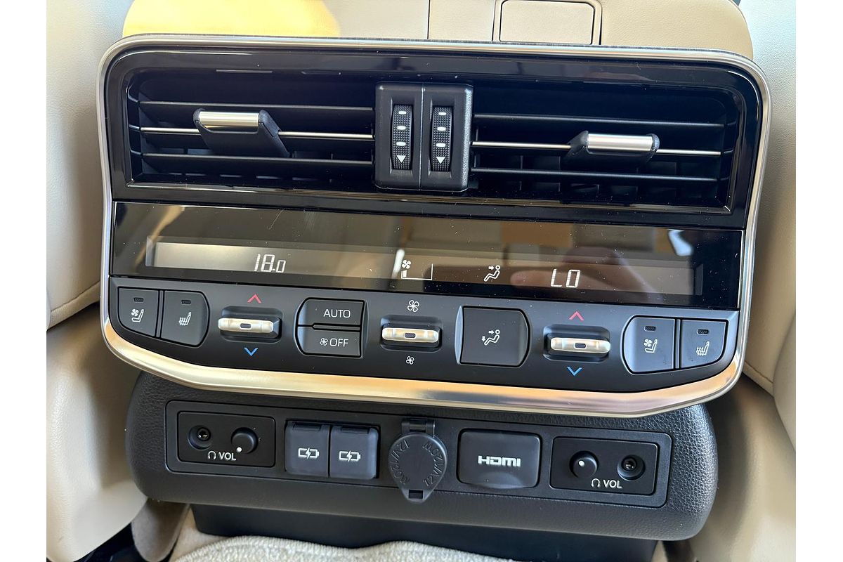 2024 Toyota Landcruiser Sahara FJA300R