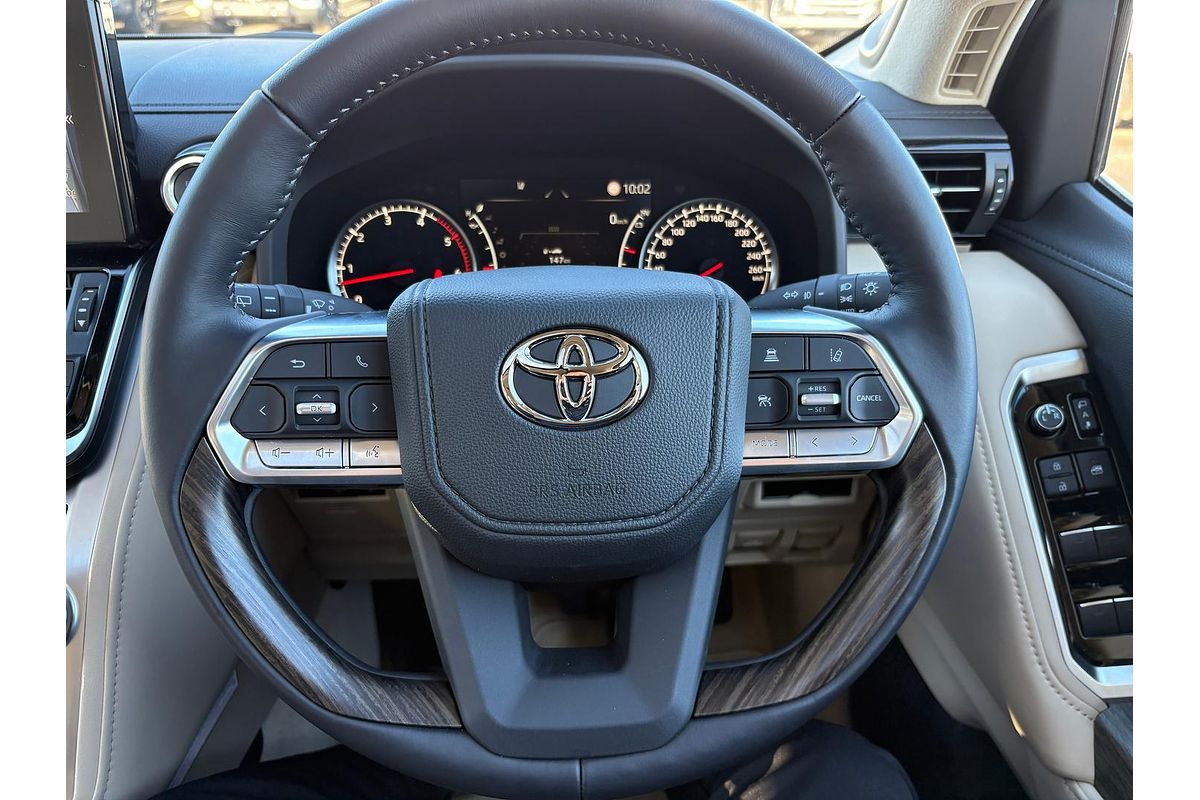 2024 Toyota Landcruiser Sahara FJA300R