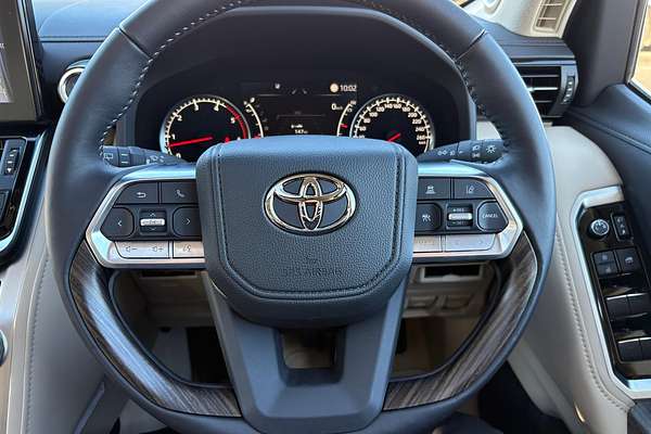 2024 Toyota Landcruiser Sahara FJA300R