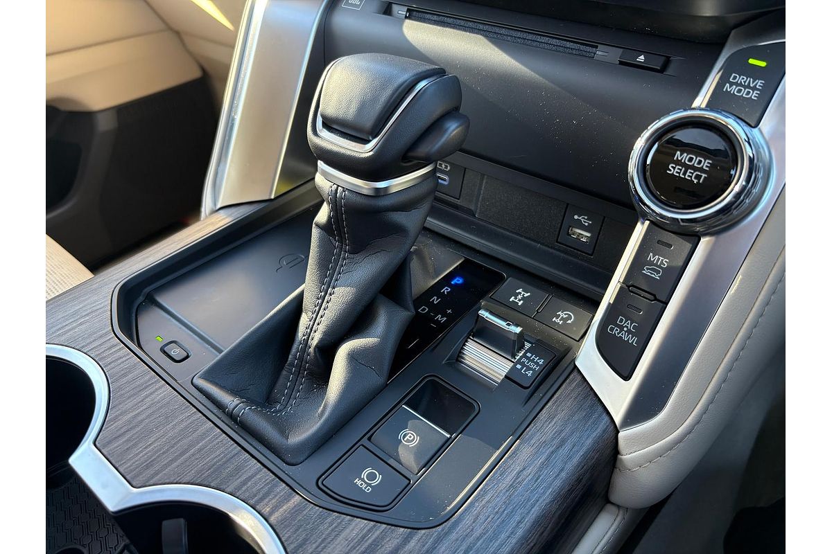 2024 Toyota Landcruiser Sahara FJA300R