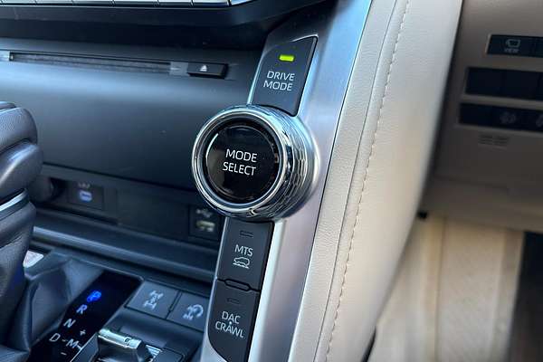 2024 Toyota Landcruiser Sahara FJA300R