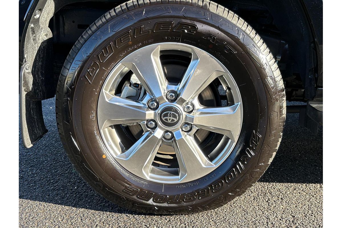 2024 Toyota Landcruiser Sahara FJA300R