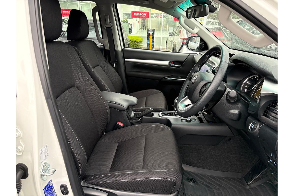 2024 Toyota Hilux SR5 48V GUN126R 4X4