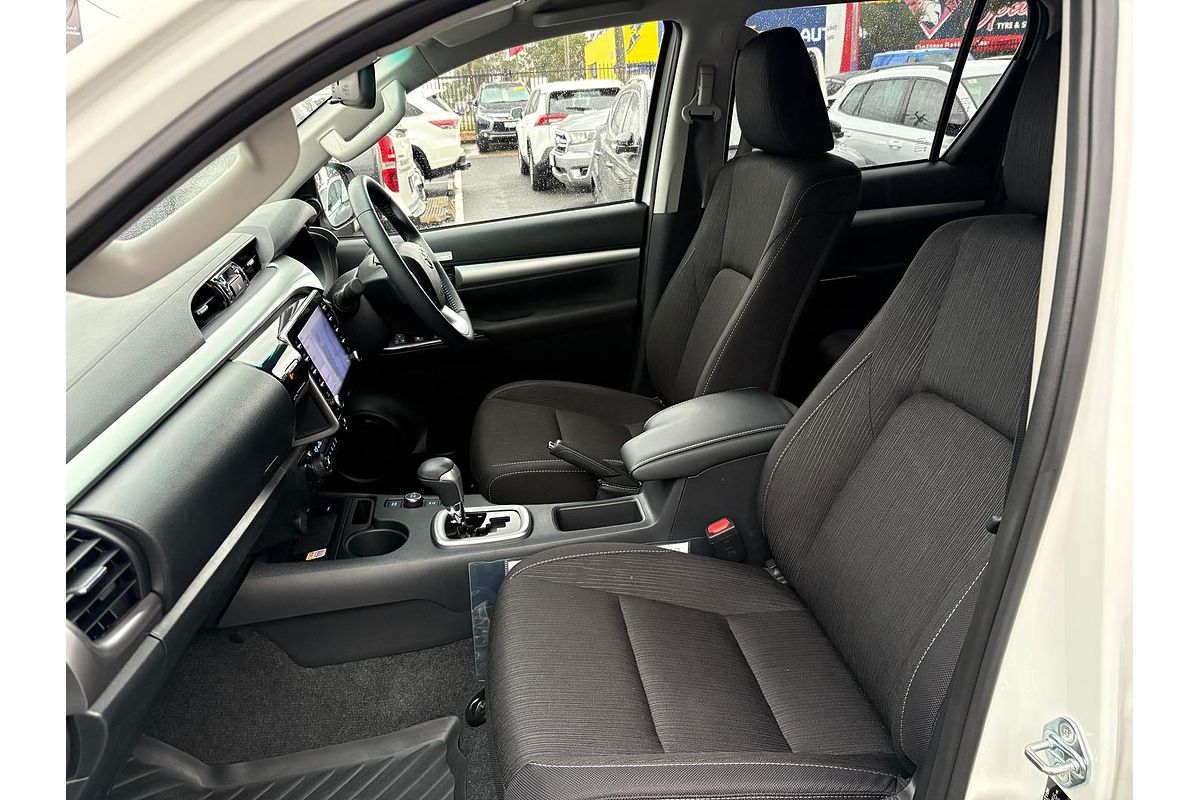 2024 Toyota Hilux SR5 48V GUN126R 4X4