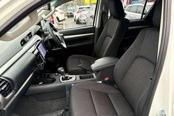 2024 Toyota Hilux SR5 48V GUN126R 4X4