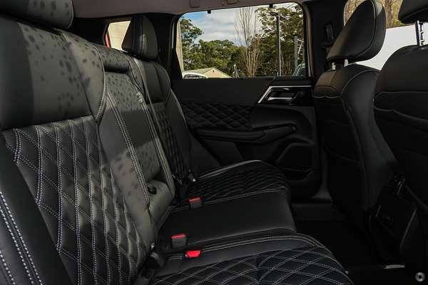 2025 Mitsubishi Outlander Exceed ZM
