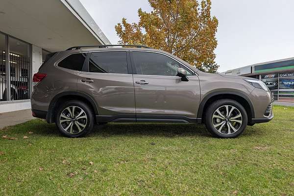2024 Subaru Forester 2.5i Premium S5