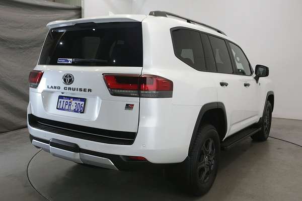 2024 Toyota Landcruiser GR Sport FJA300R