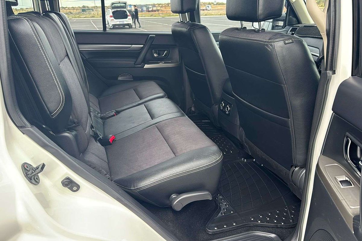 2016 Mitsubishi Pajero GLS NX