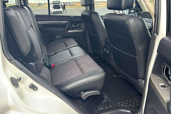 2016 Mitsubishi Pajero GLS NX