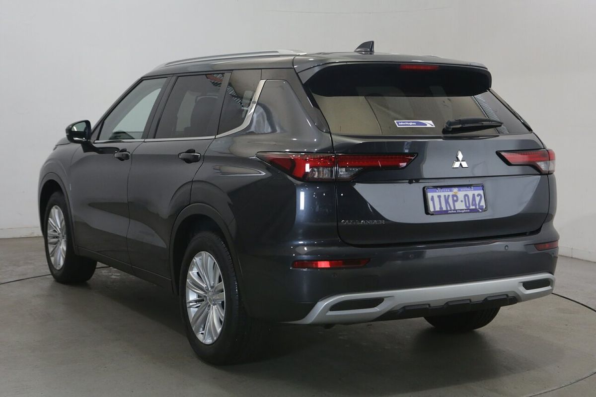 2024 Mitsubishi Outlander LS ZM