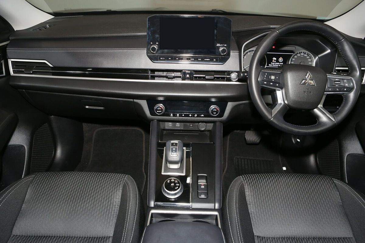2024 Mitsubishi Outlander LS ZM