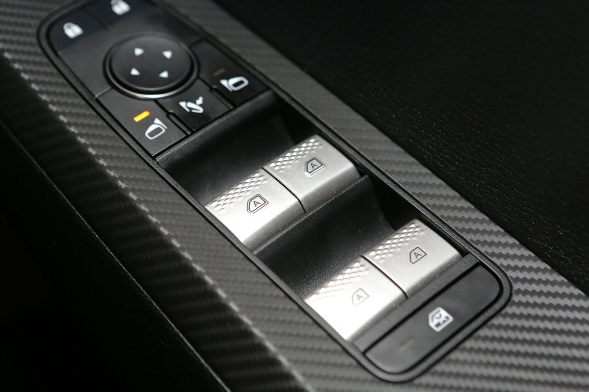 2024 Mitsubishi Outlander LS ZM