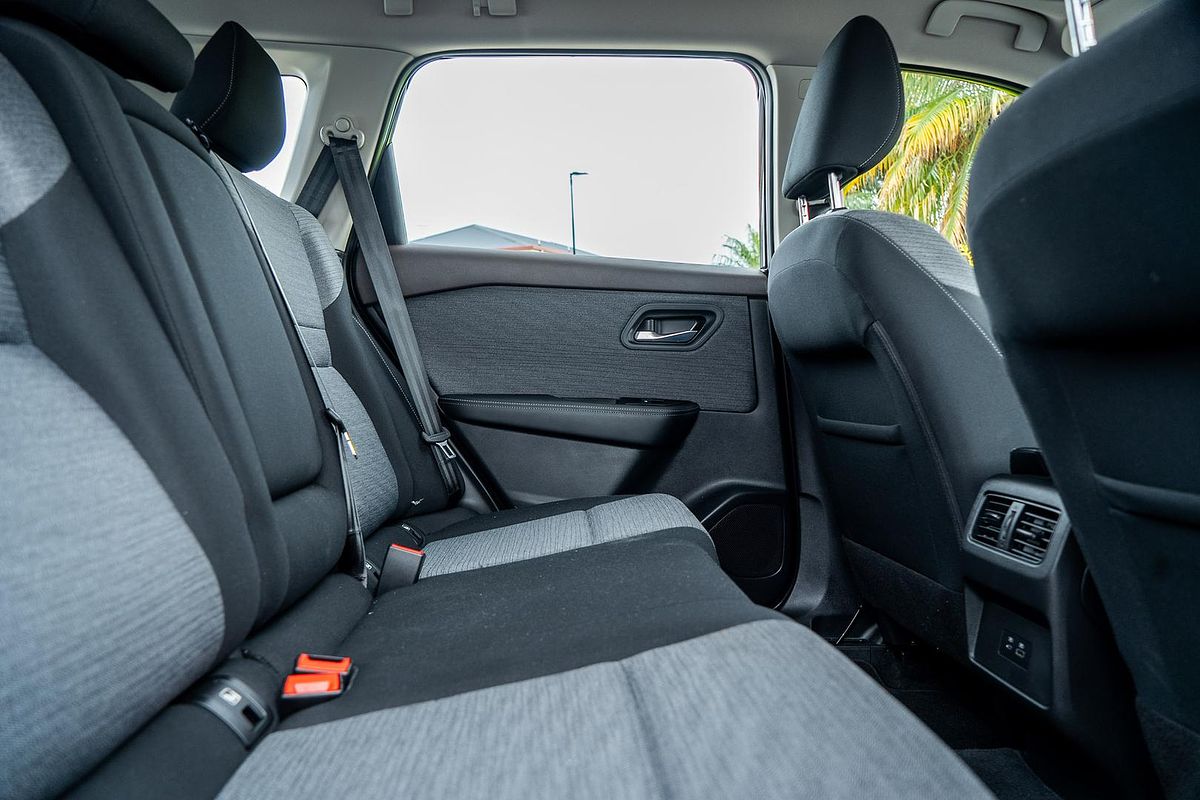 2024 Nissan X-TRAIL ST T33