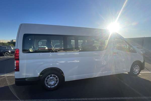2025 Toyota Hiace Commuter GDH322R