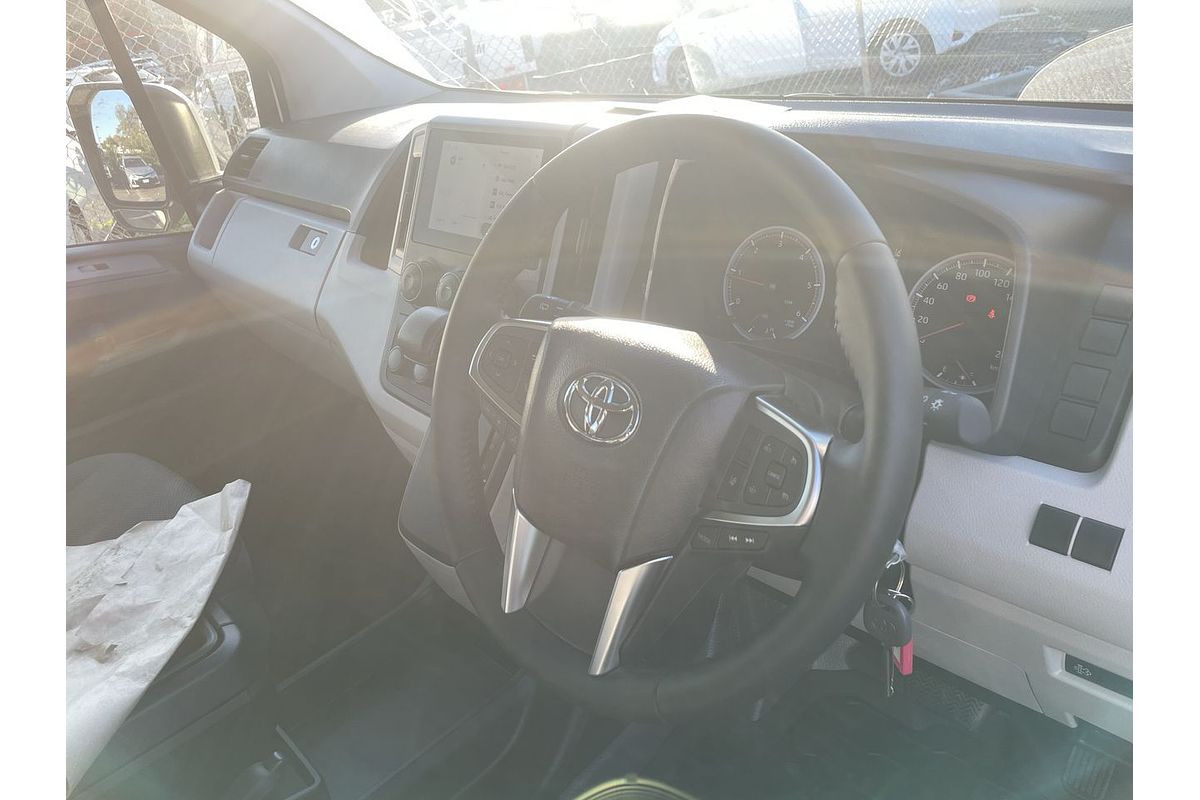 2025 Toyota Hiace Commuter GDH322R
