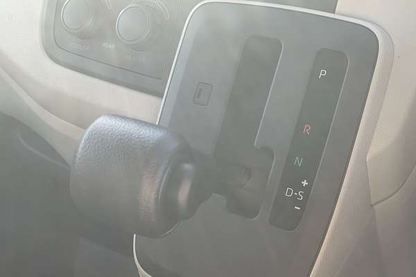 2025 Toyota Hiace Commuter GDH322R