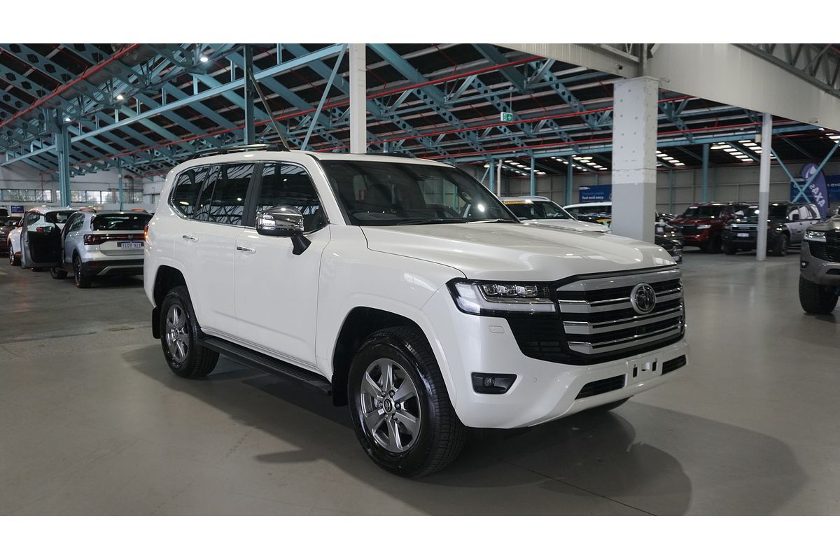 2024 Toyota Landcruiser Sahara FJA300R