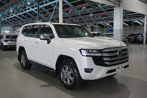 2024 Toyota Landcruiser Sahara FJA300R
