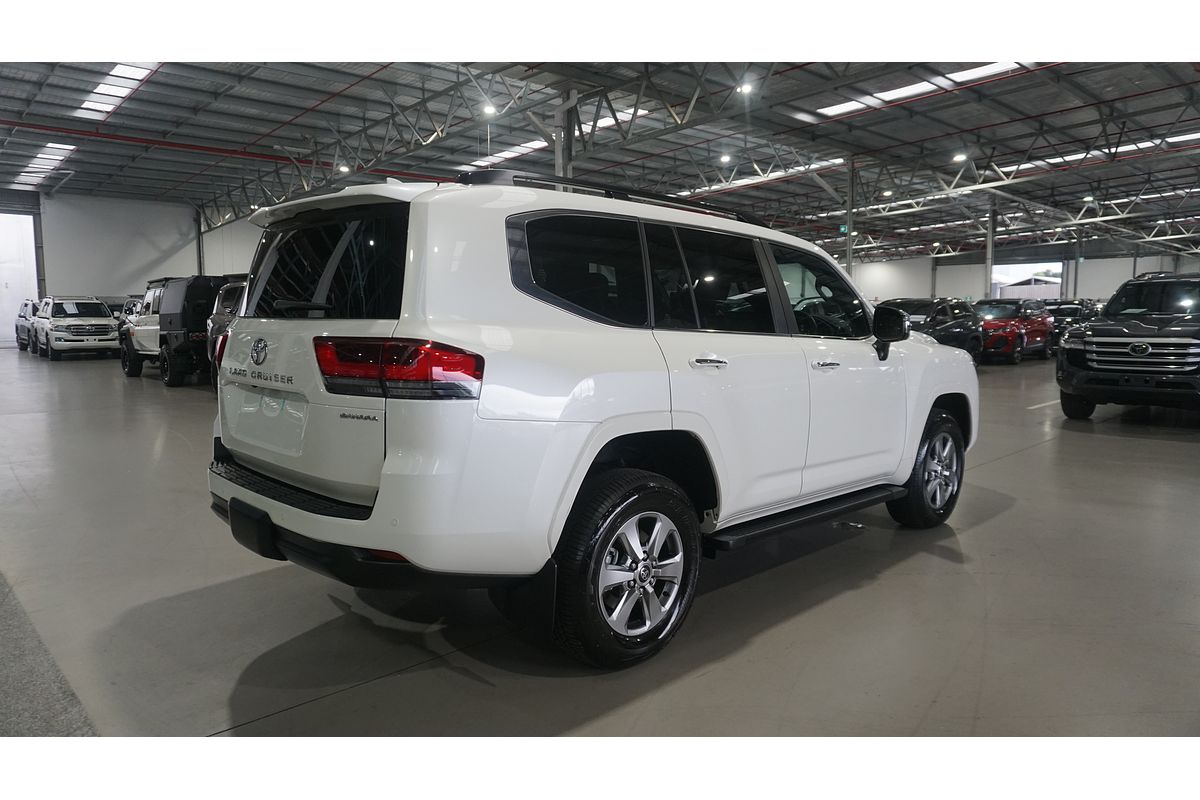 2024 Toyota Landcruiser Sahara FJA300R