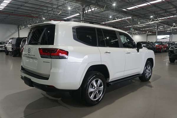2024 Toyota Landcruiser Sahara FJA300R
