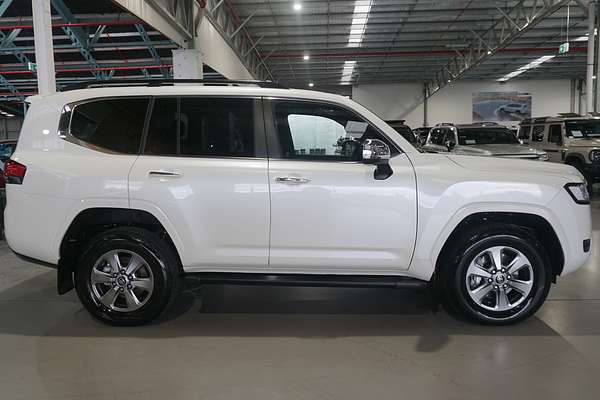 2024 Toyota Landcruiser Sahara FJA300R