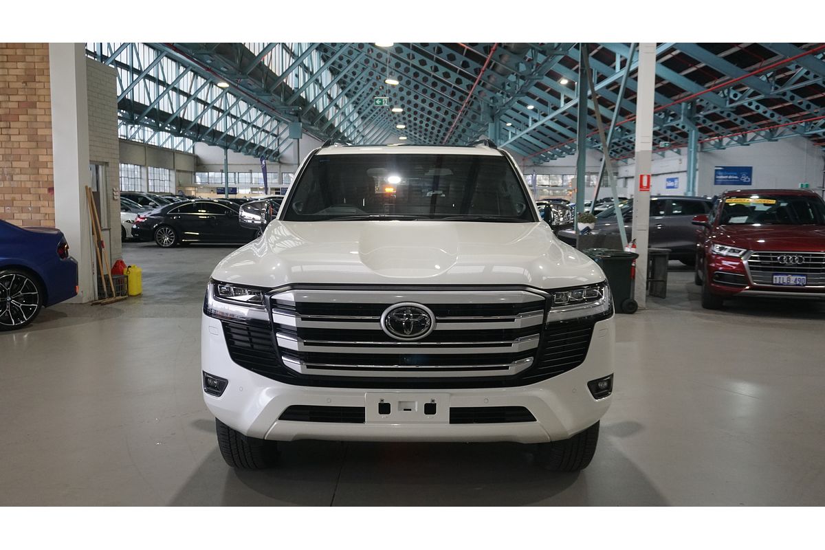 2024 Toyota Landcruiser Sahara FJA300R