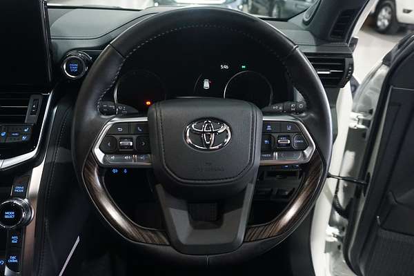 2024 Toyota Landcruiser Sahara FJA300R