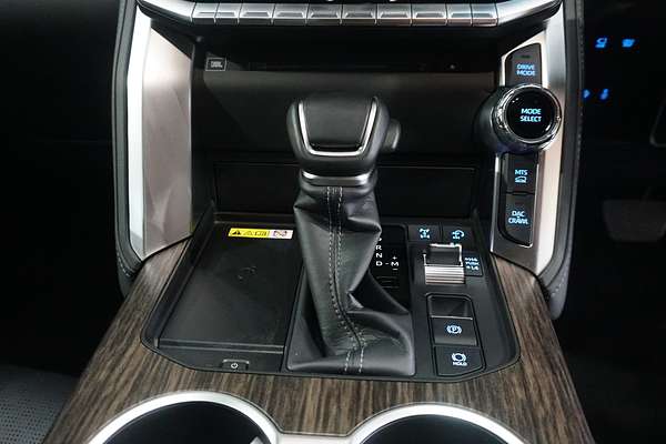 2024 Toyota Landcruiser Sahara FJA300R