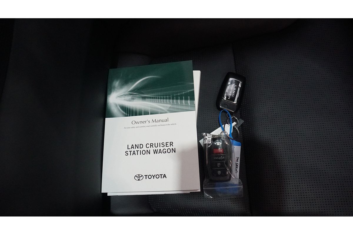 2024 Toyota Landcruiser Sahara FJA300R