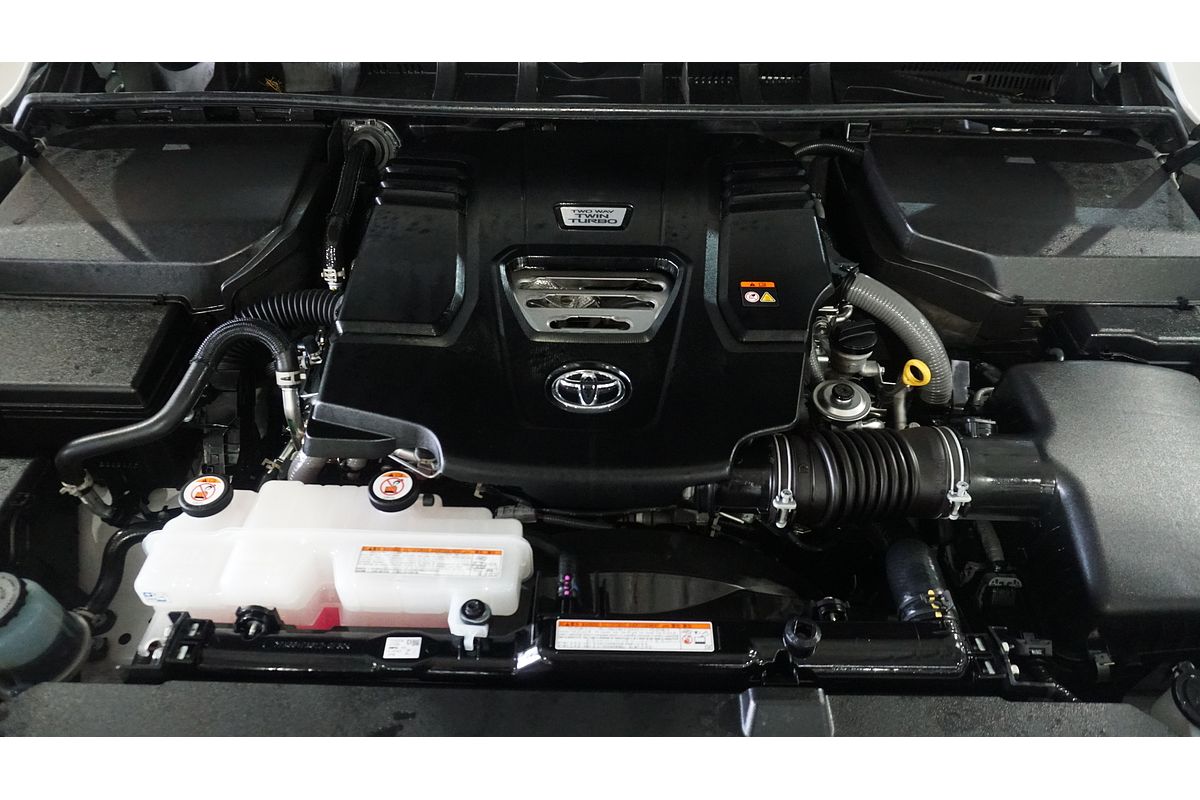 2024 Toyota Landcruiser Sahara FJA300R