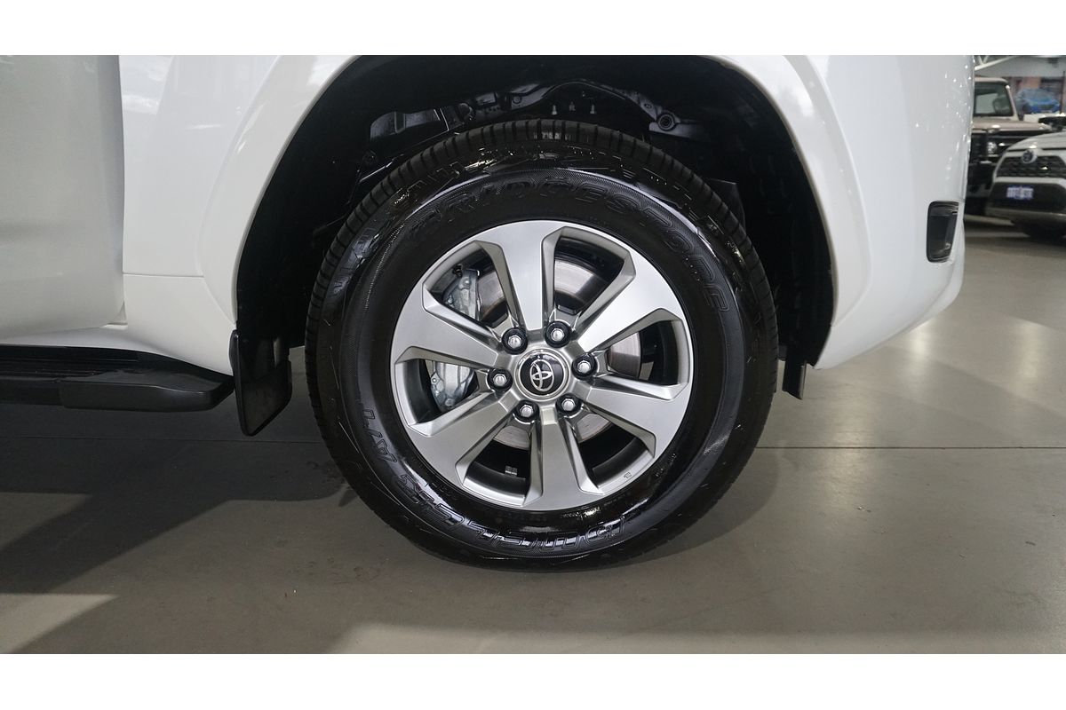 2024 Toyota Landcruiser Sahara FJA300R