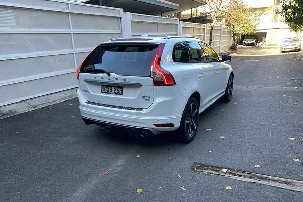 2015 Volvo XC60 T6 R-Design