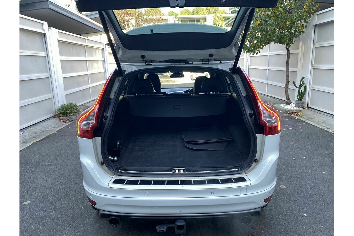 2015 Volvo XC60 T6 R-Design