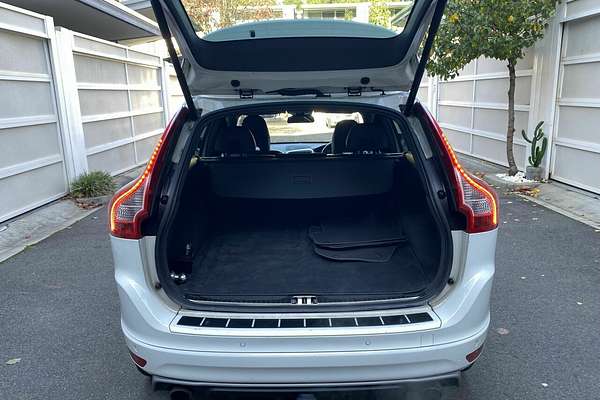 2015 Volvo XC60 T6 R-Design