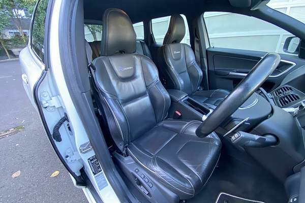 2015 Volvo XC60 T6 R-Design