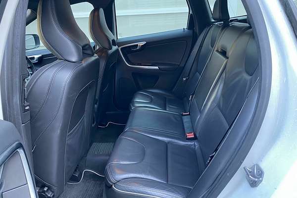 2015 Volvo XC60 T6 R-Design