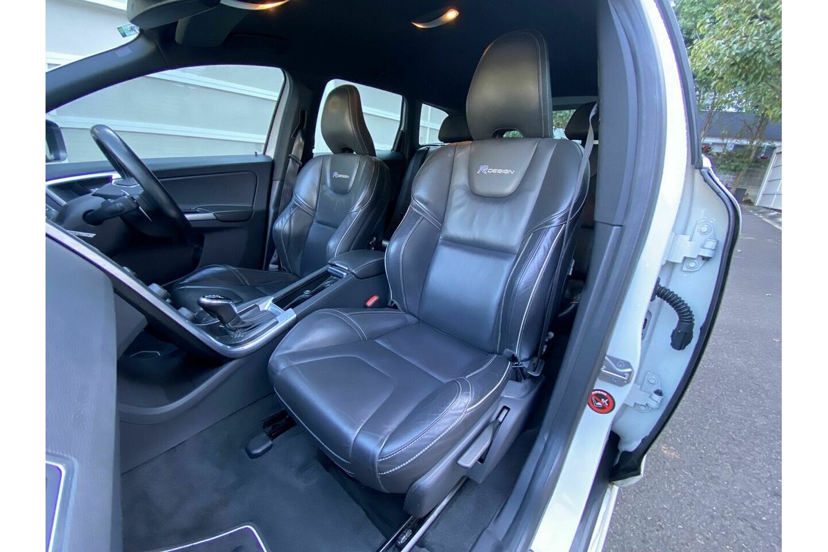 2015 Volvo XC60 T6 R-Design