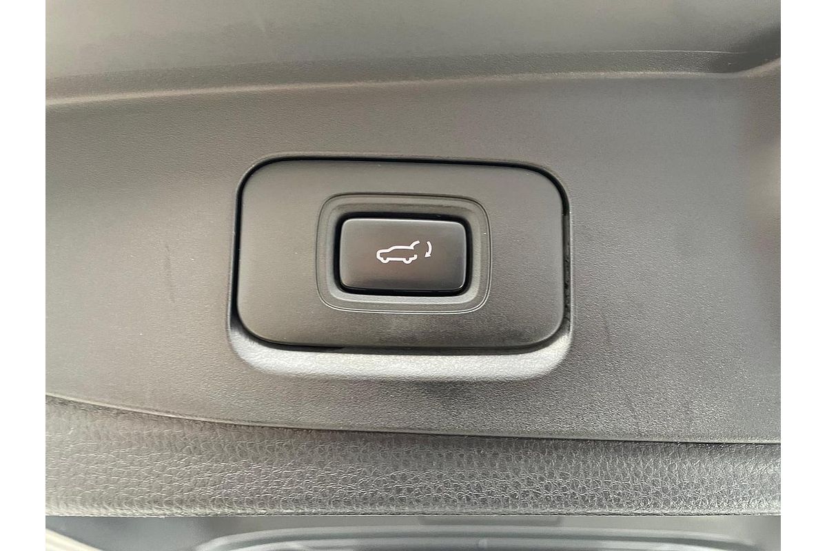 2023 Isuzu MU-X LS-T